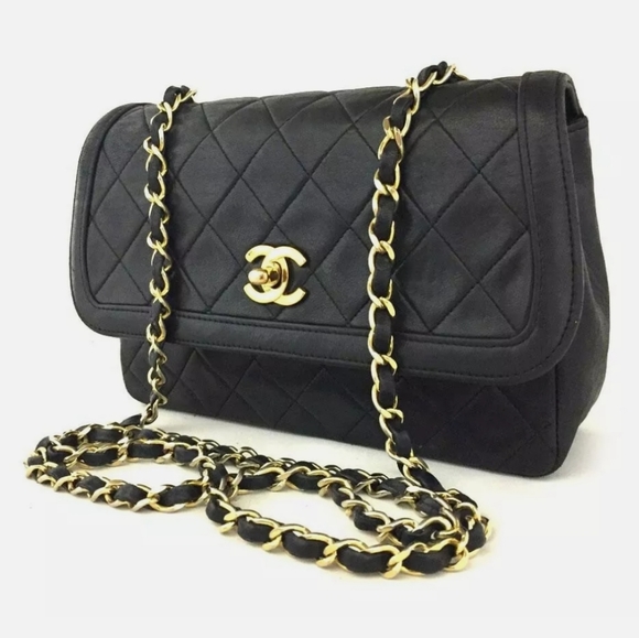 ๐ป๐ปHP๐ป๐ปVintage CHANEL Black Lambskin Crossbody - Picture 4 of 9